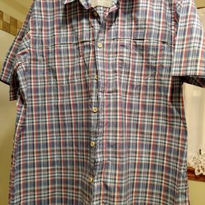 Short sleeve button up